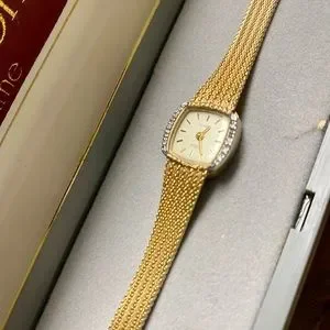 Vintage Sutton Ladies Watch with ORIGINAL BOX! VINTAGE WOMENS Sutton By Bulova Silver Tone Quartz Watch  main image 2